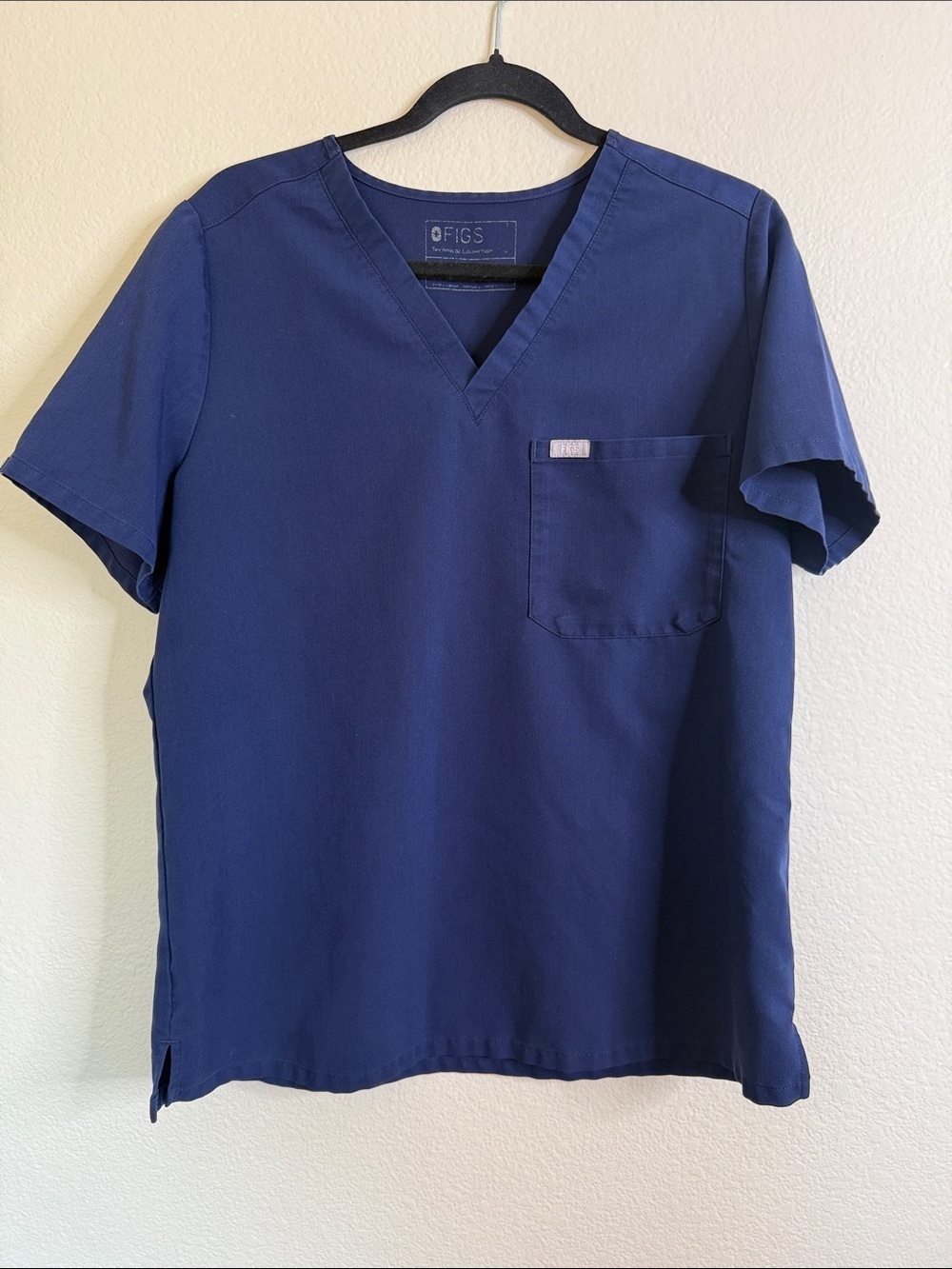 Figs Caterina one pocket navy blue scrub top Sz large 3 shirts total